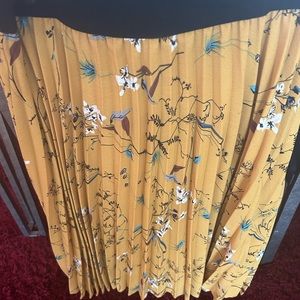 Pleated floral designed skirt